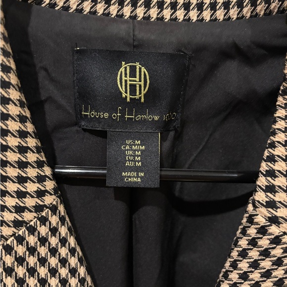 House of Harlow Houndstooth
Cropped Blazer - Picture 6 of 9